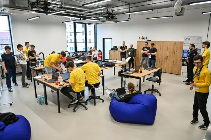 dronowa-dolina-hackaton