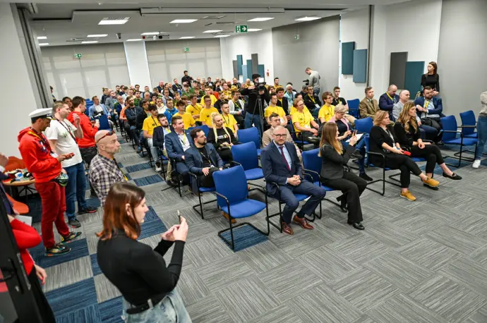 dronowa-dolina-sala-konferencyjna