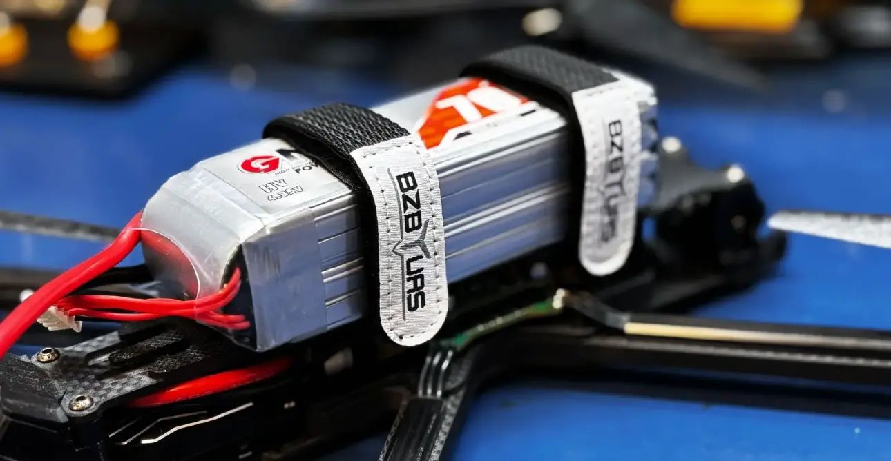 Gumowana-Opaska-Rzepowa-na-baterie