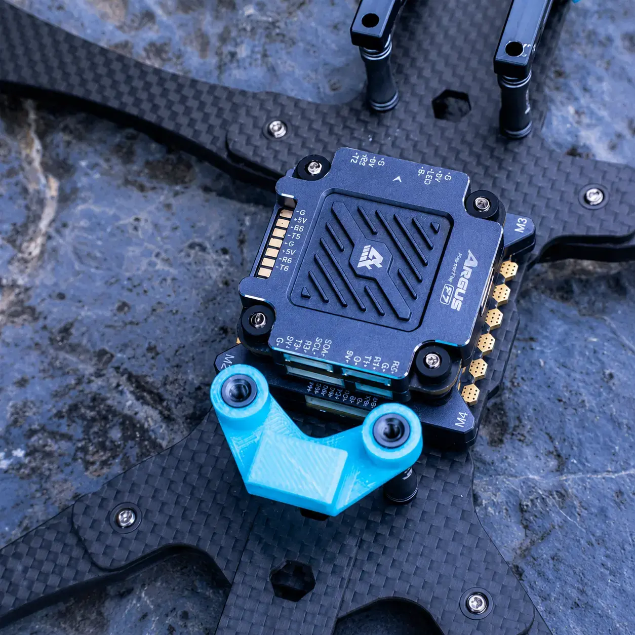 axisflying-argus-pro-f7-fc-65a-6s-am32-4in1-esc-with-aluminium-box-stack