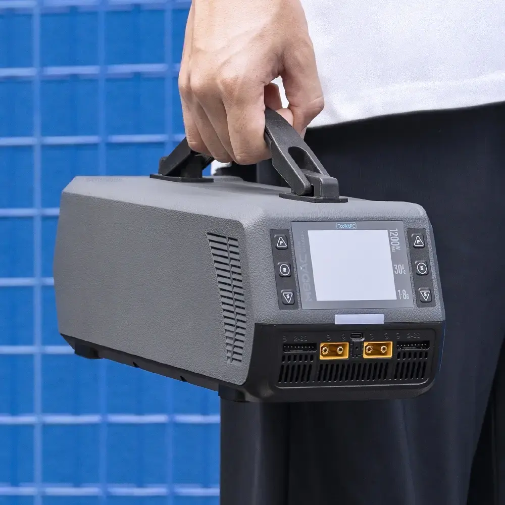 Ładowarka-ToolkitRC-M8DAC