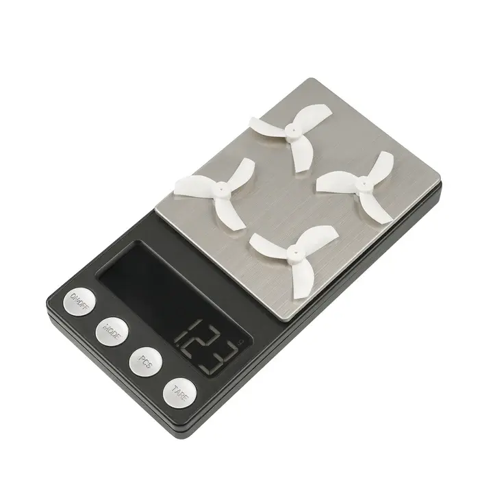 Śmigła-3-łopatowe-Gemfan-35mm-1.0mm-białe-4-szt.